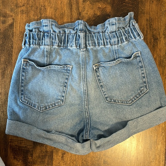 Hollister paper bag mom shorts. - Picture 3 of 6